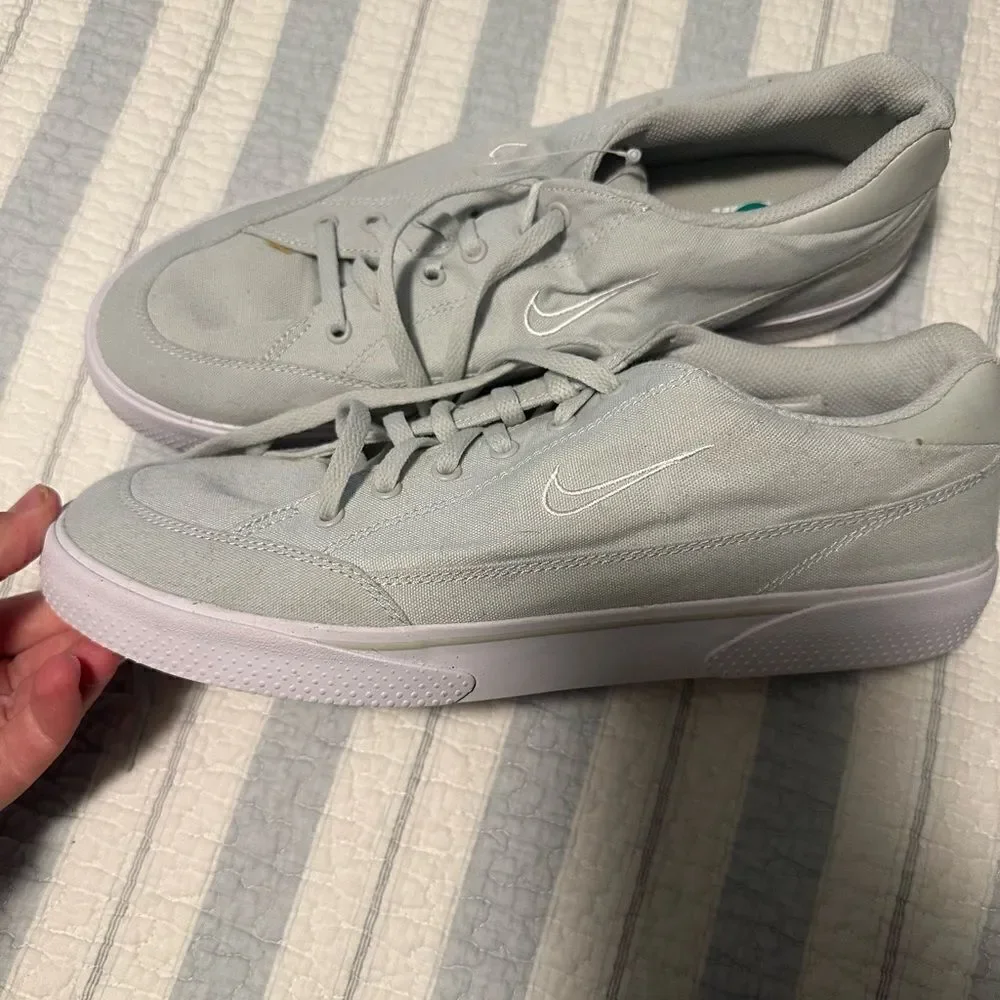 NIKE NWT Sneakers